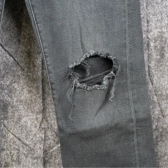 Levi's Women’s Slim Jeans in Charcoal Black - Picture 2 of 11